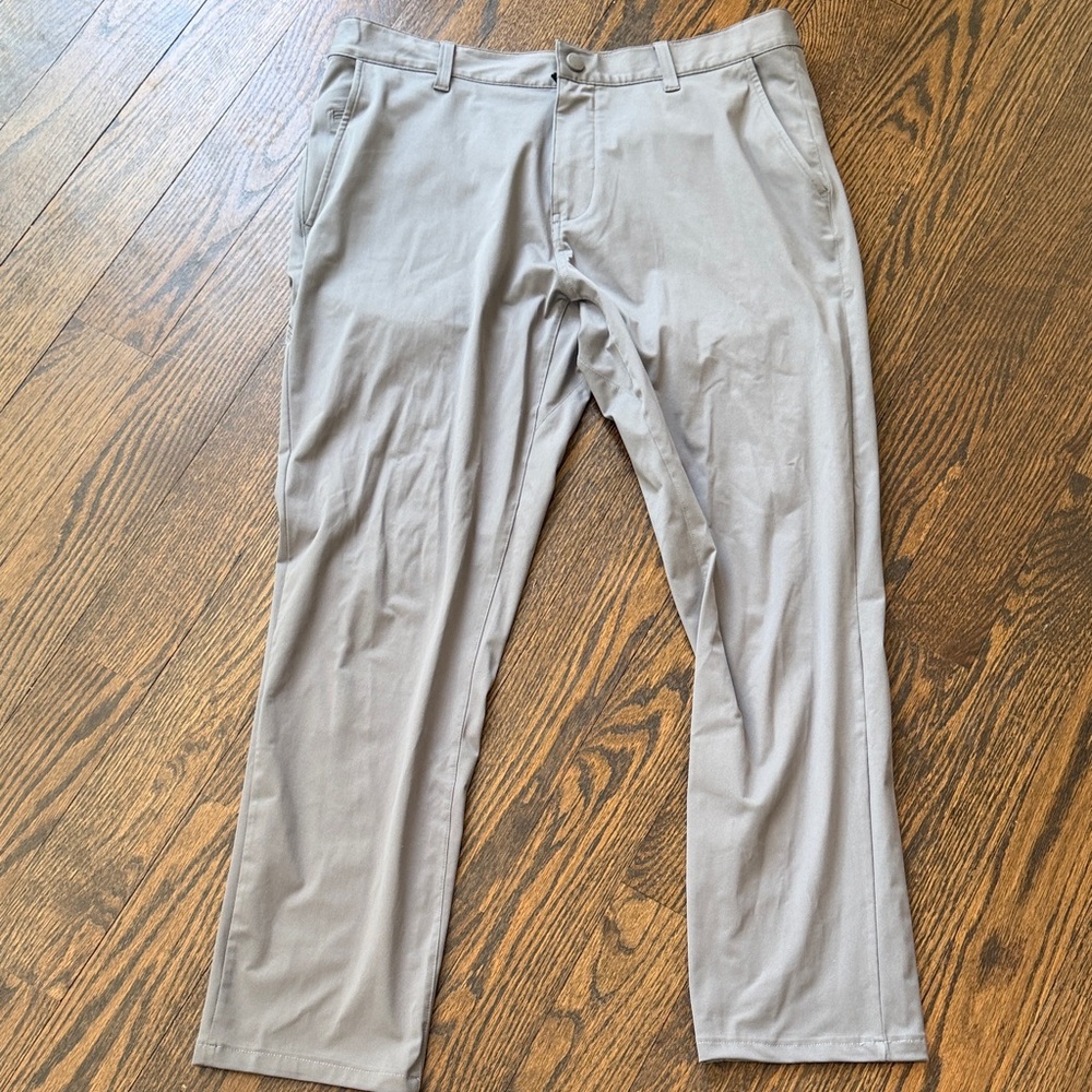 RHONE Men’s Light Gray Dress Pants